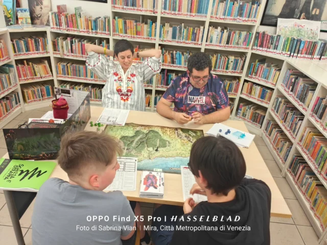 Giochi in biblioteca i primi tavoli si sono riempiti!!!!
#comunedimira #biblioteca #gdr #giochidiruolo #giochidatavolo #socialita